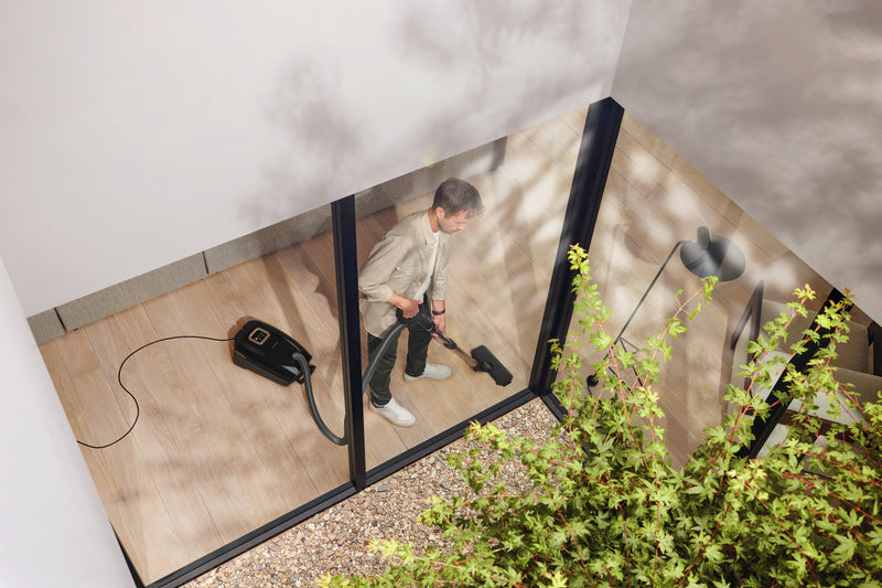 Miele Guard L1 AllFloor Obsidian black